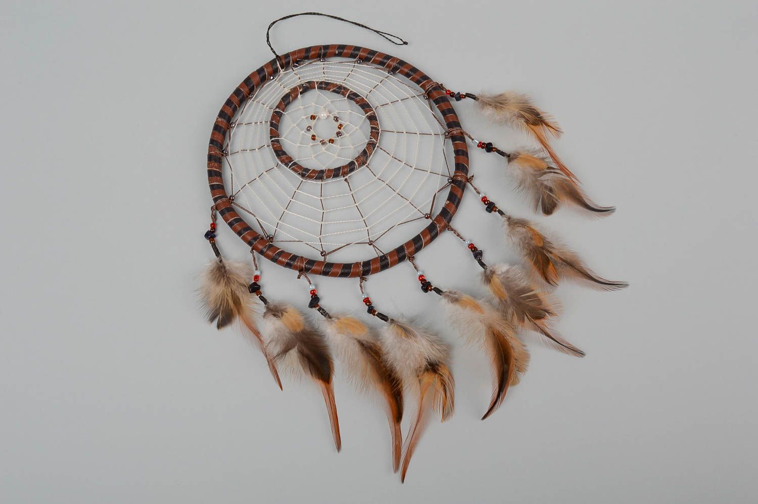 Deko zum Aufhängen handgefertigt Deko Hänger Traumfänger Indianer mit Federn foto 2