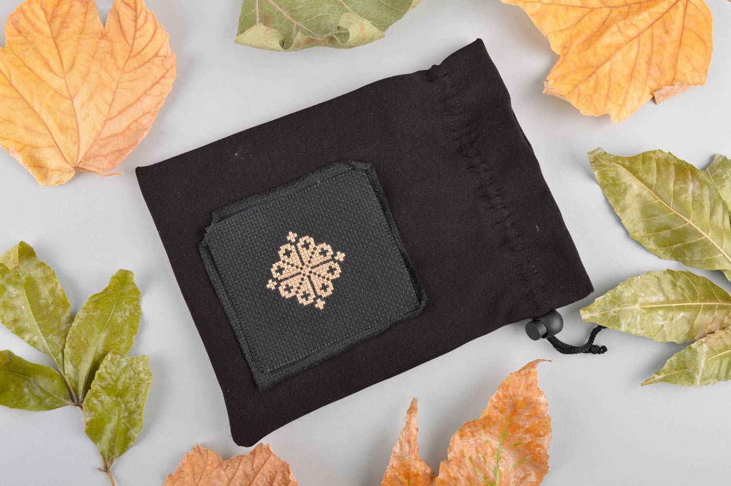 Женский кошелек мешочек для монет хенд мейд кошелек из ткани черный с вышивкой фото 1