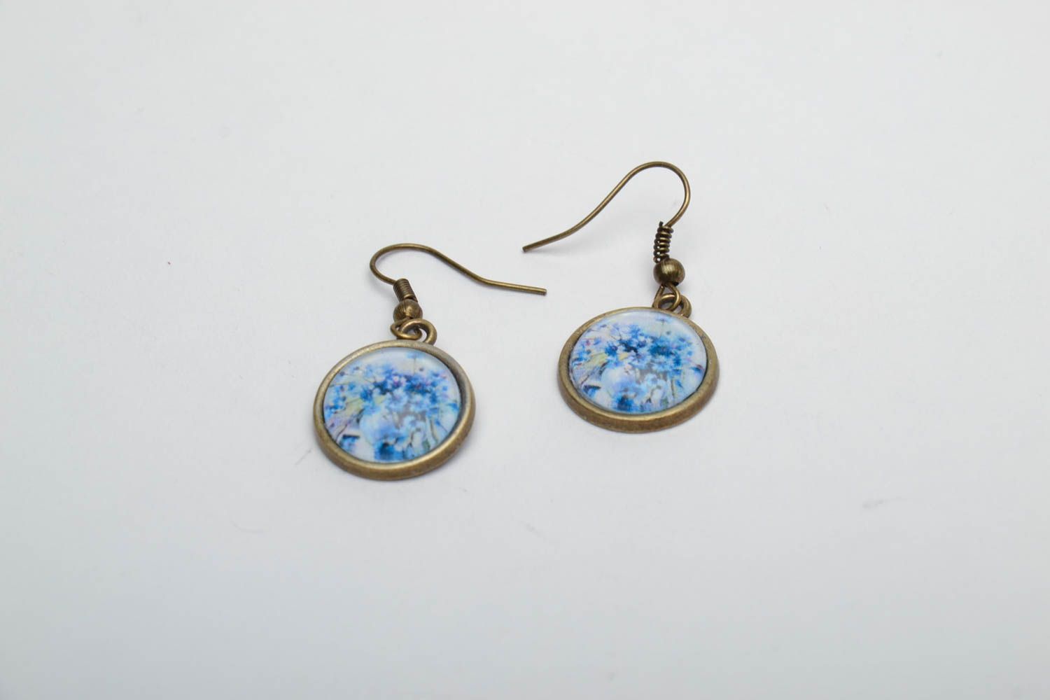 Round earrings coated with epoxy resin photo 2