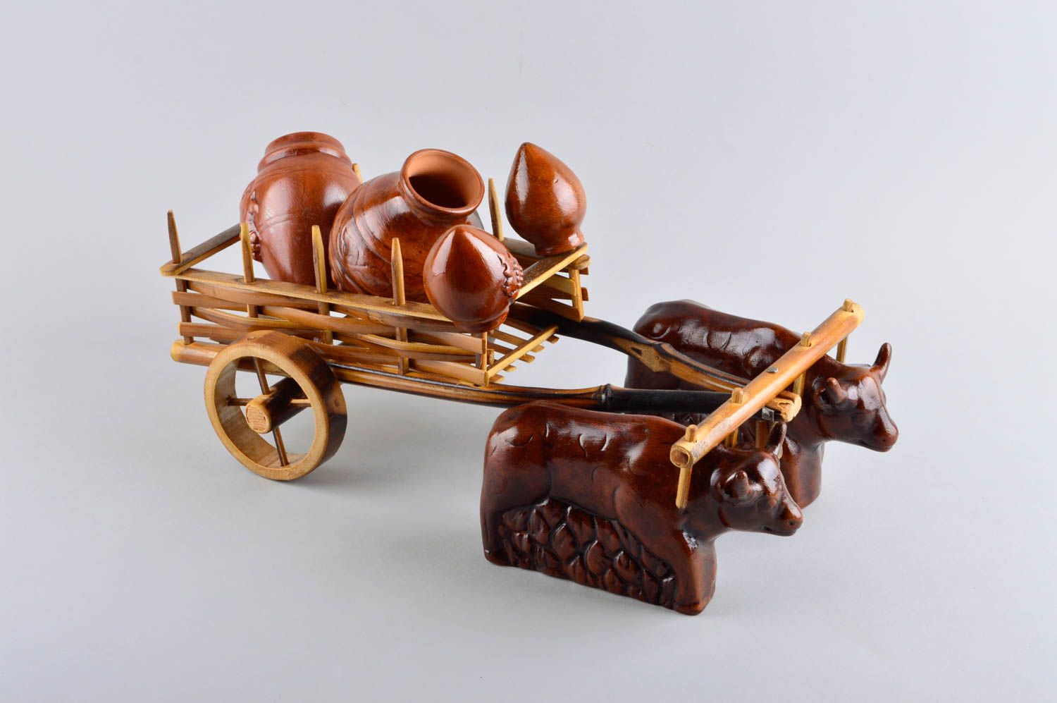 Set of decorative ceramic salt and pepper shakers on bulls' cart 4 lb photo 2
