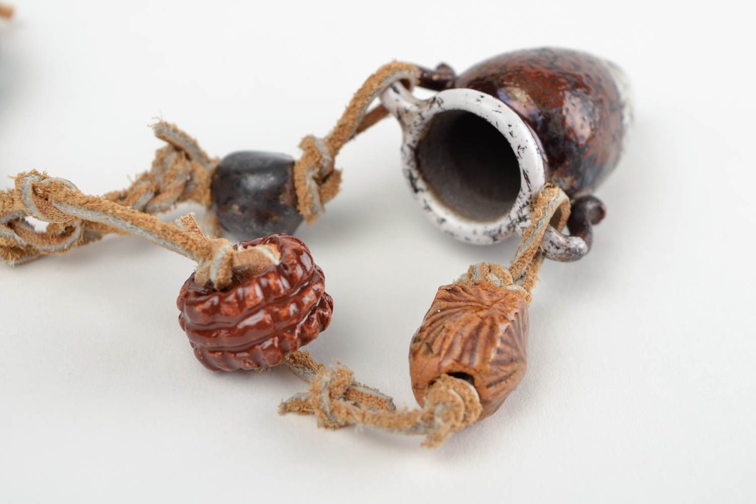 Pendentif en céramique Bijou fait main amphore miniature Accessoire femme photo 5