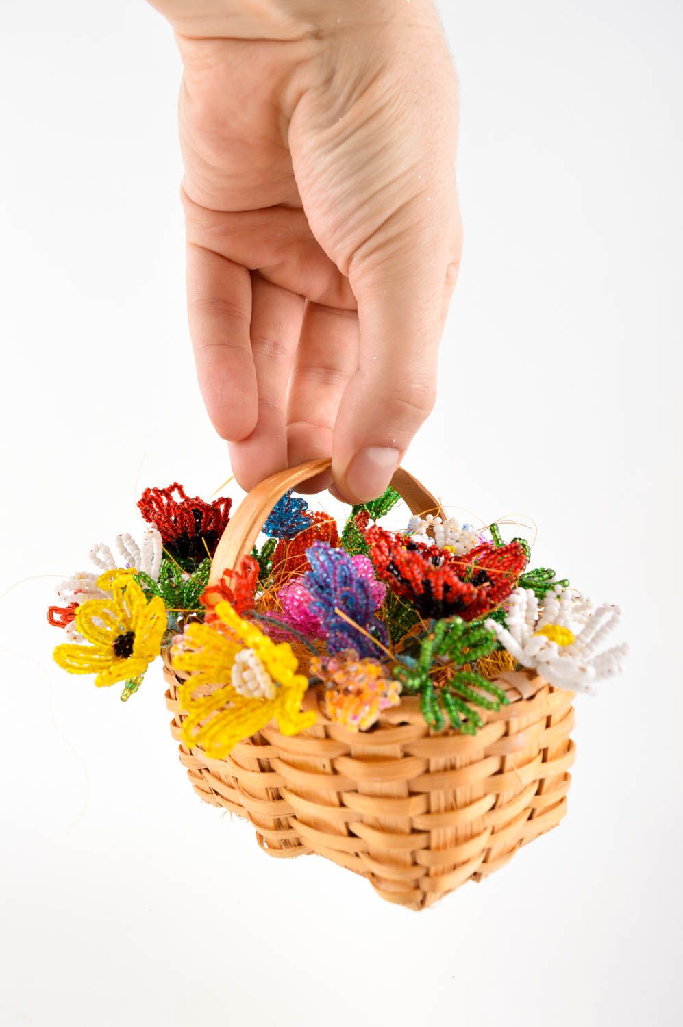 Маленькие цветочки из бисера хэнд медй бисерные цветы в корзине настольный декор фото 5