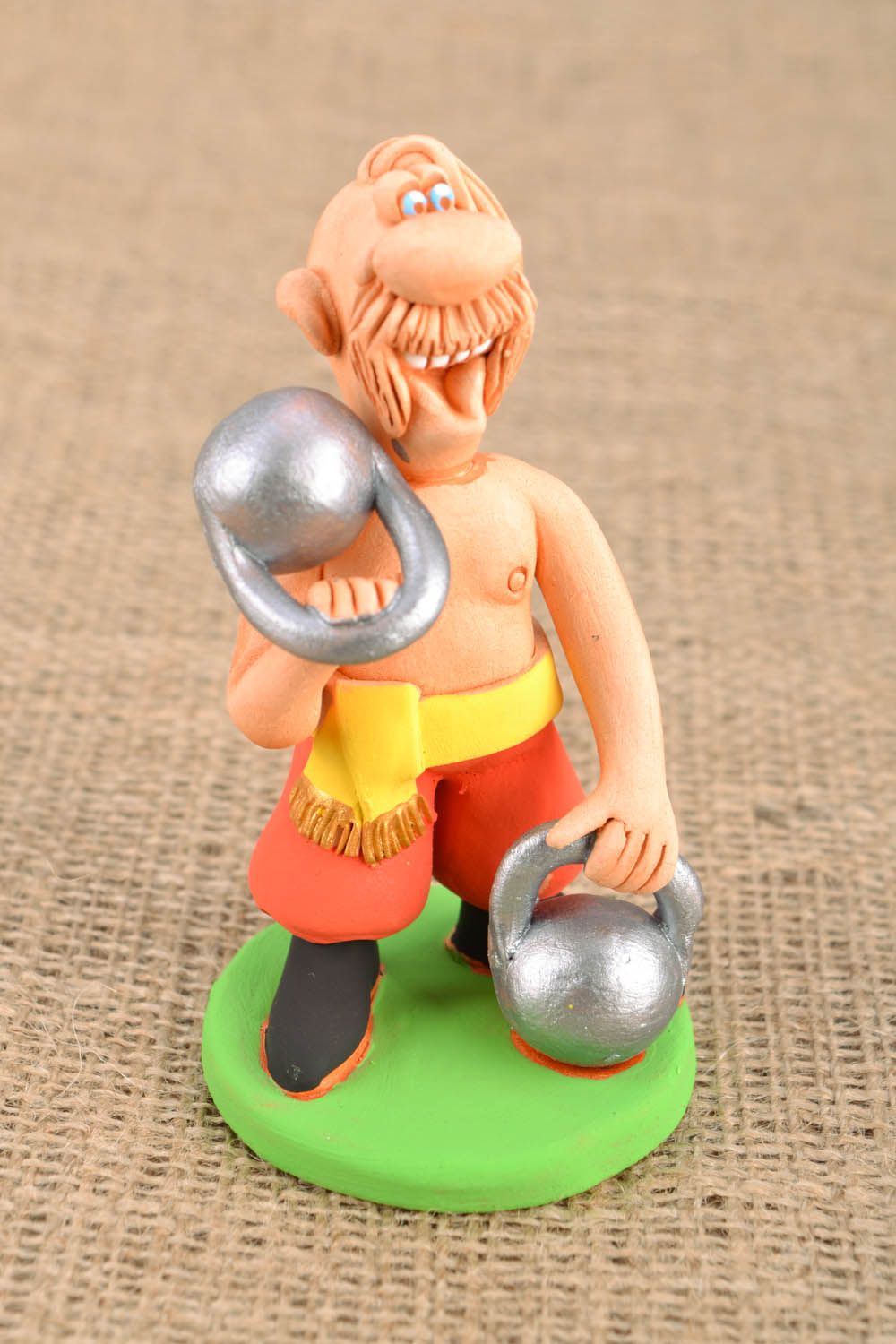 Керамическая статуэтка на подарок Казак-спортсмен фото 1