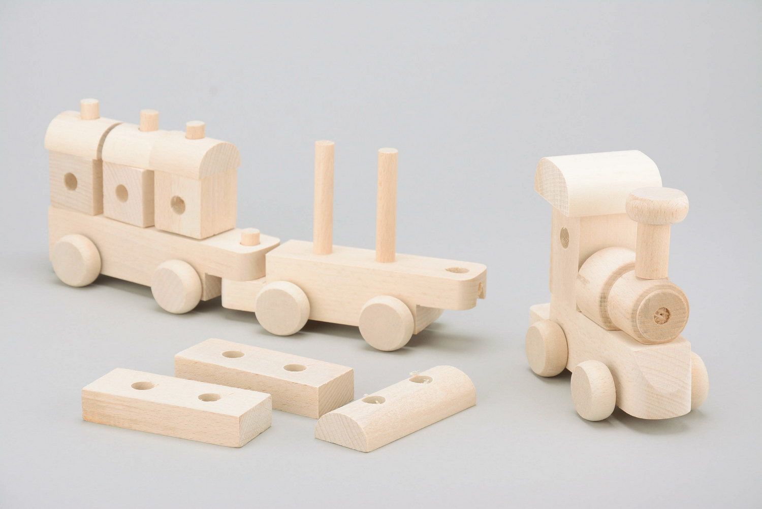 Locomotora de juguete de madera  foto 3
