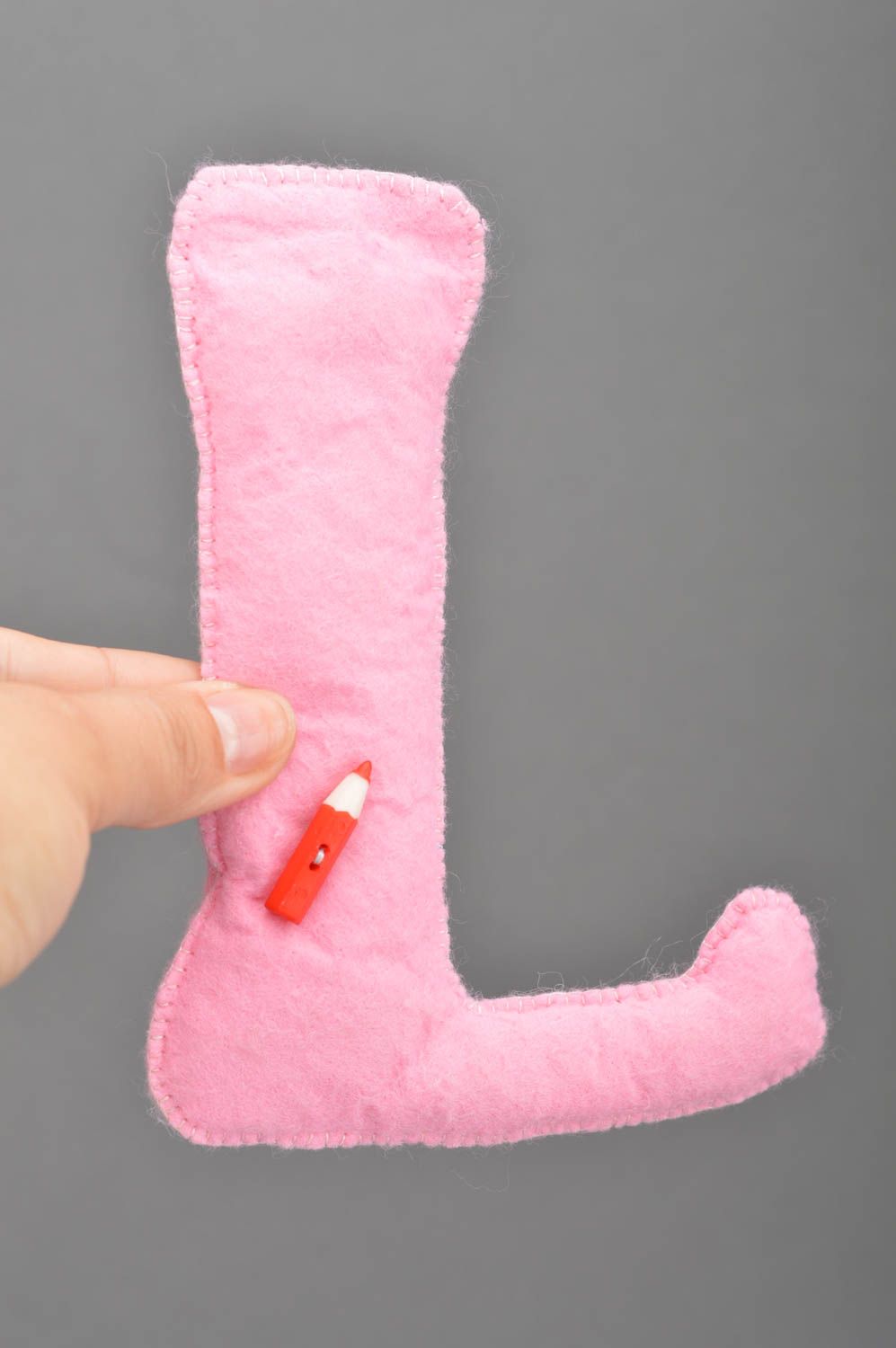 Lustiges weiches rosafarbiges handgemachtes Lernspielzeug aus Filz Buchstabe L foto 3
