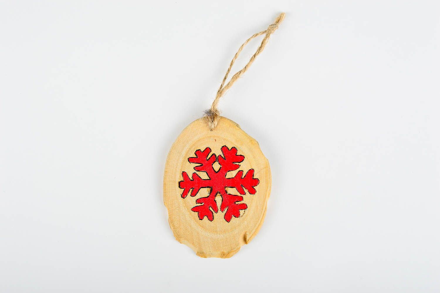 Игрушка на елку handmade декор для дома игрушка из дерева с красной снежинкой фото 3