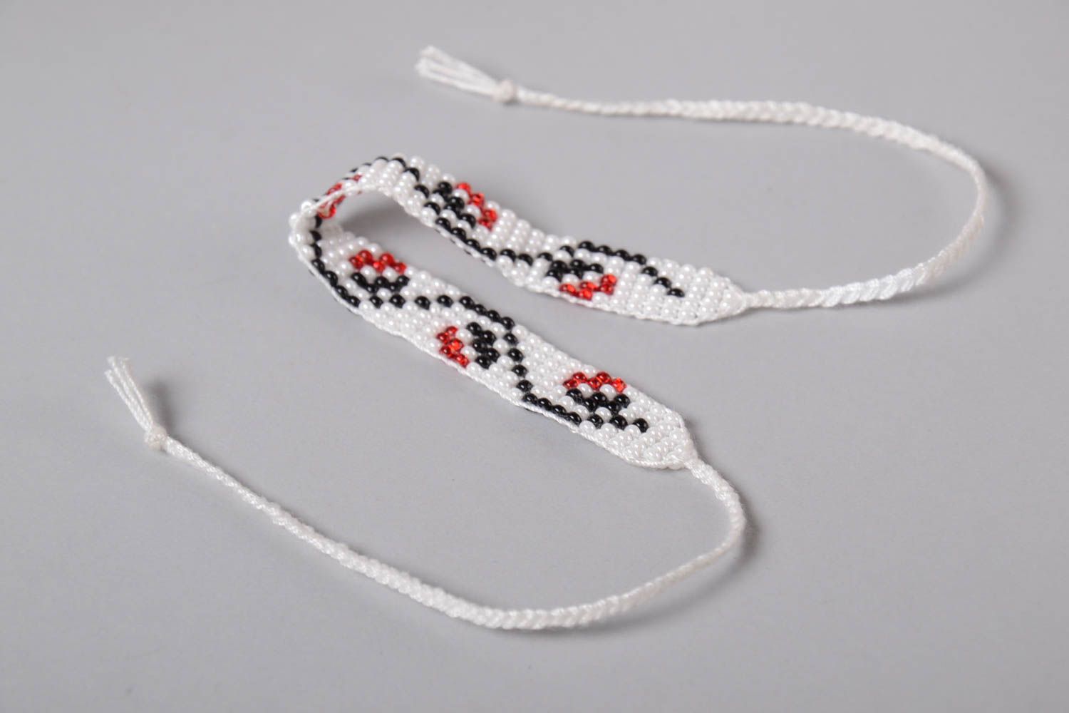 Bracelet en perles de rocaille tchèques blanc à motif fait main à nouer photo 5