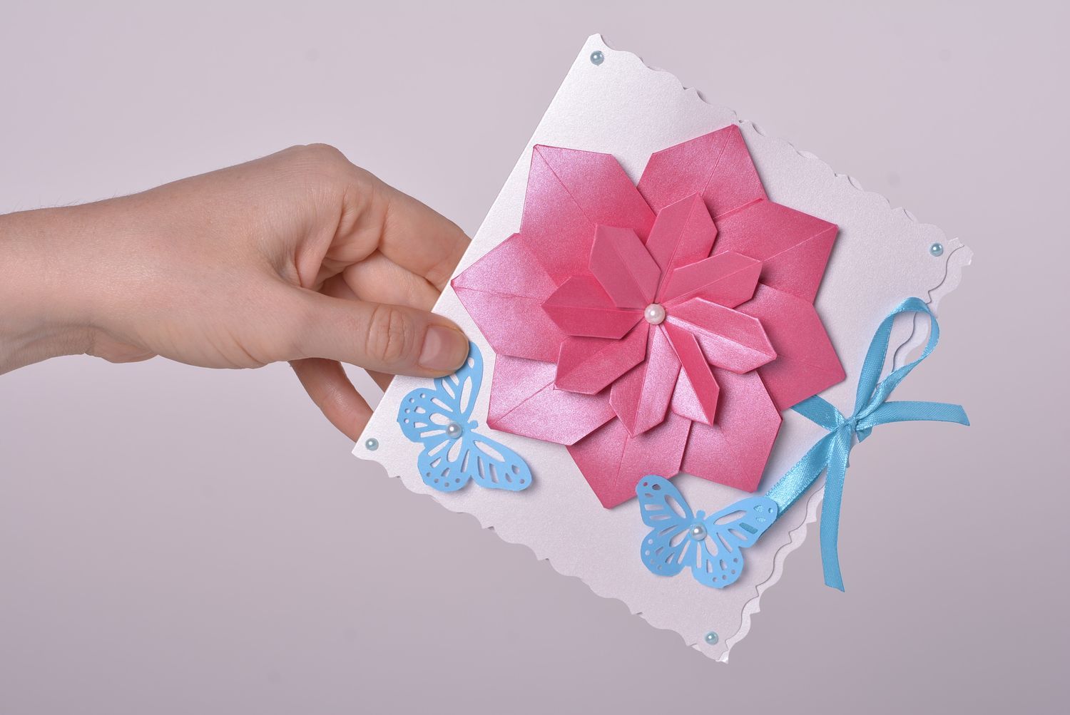 Carte de voeux fait main avec fleur rose et papillon en carton Cadeau original photo 4