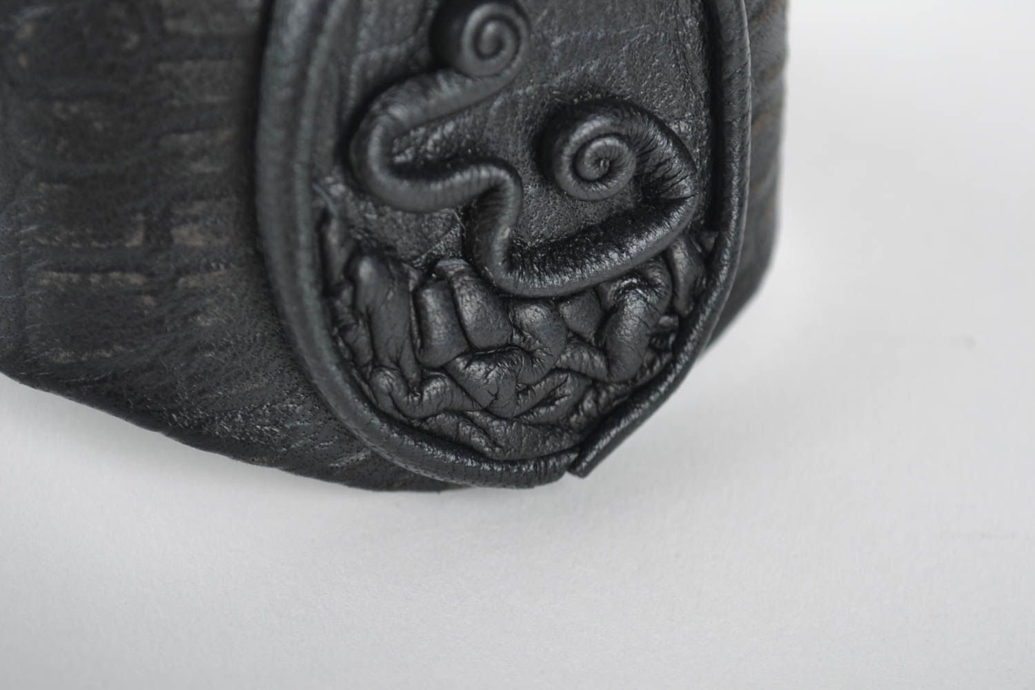 Браслет из кожи ручной работы дизайнерские украшения мужской браслет черный фото 3