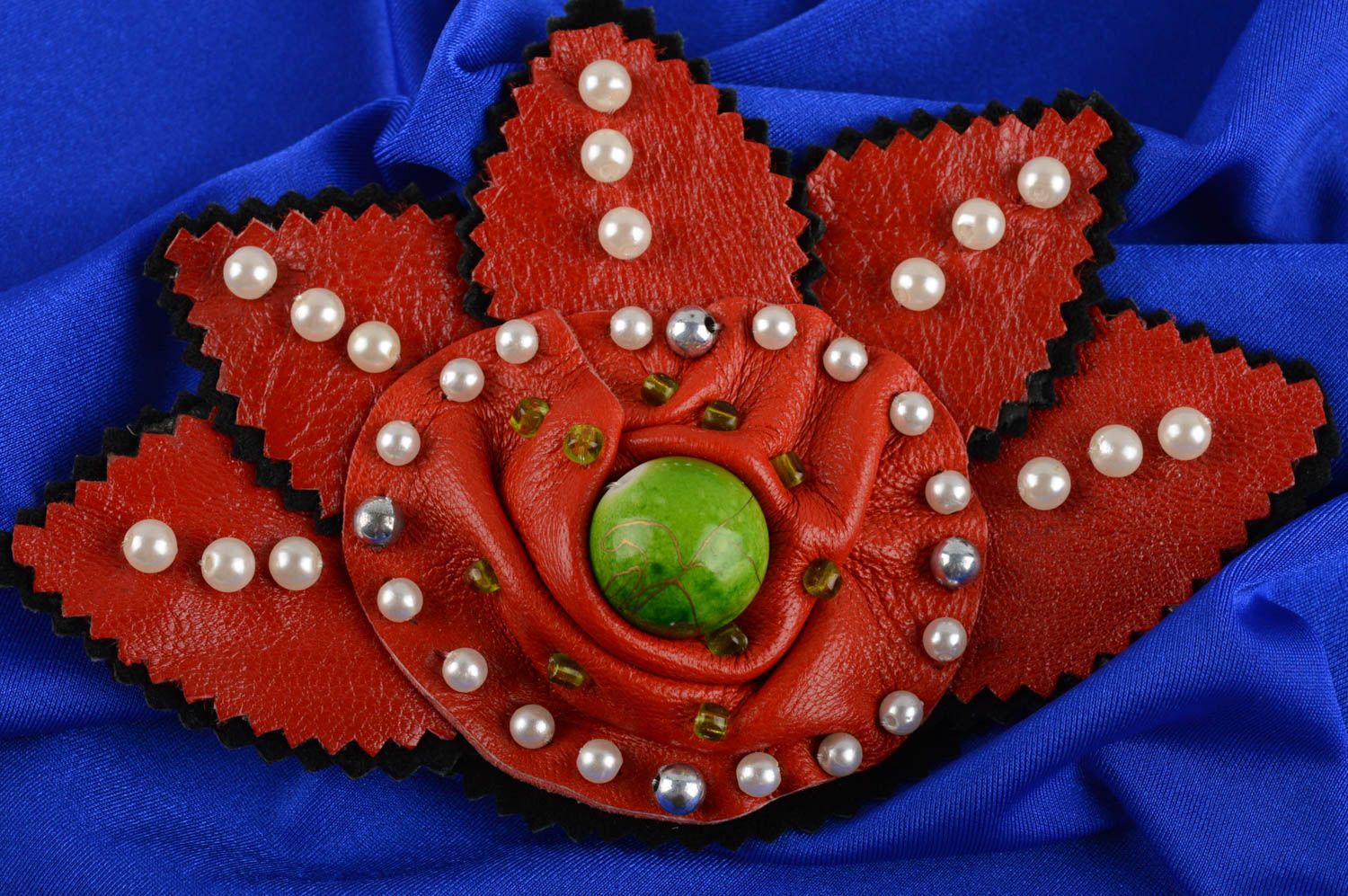 Broche en cuir fait main Broche fantaisie rouge fleur Accessoire femme mode photo 1