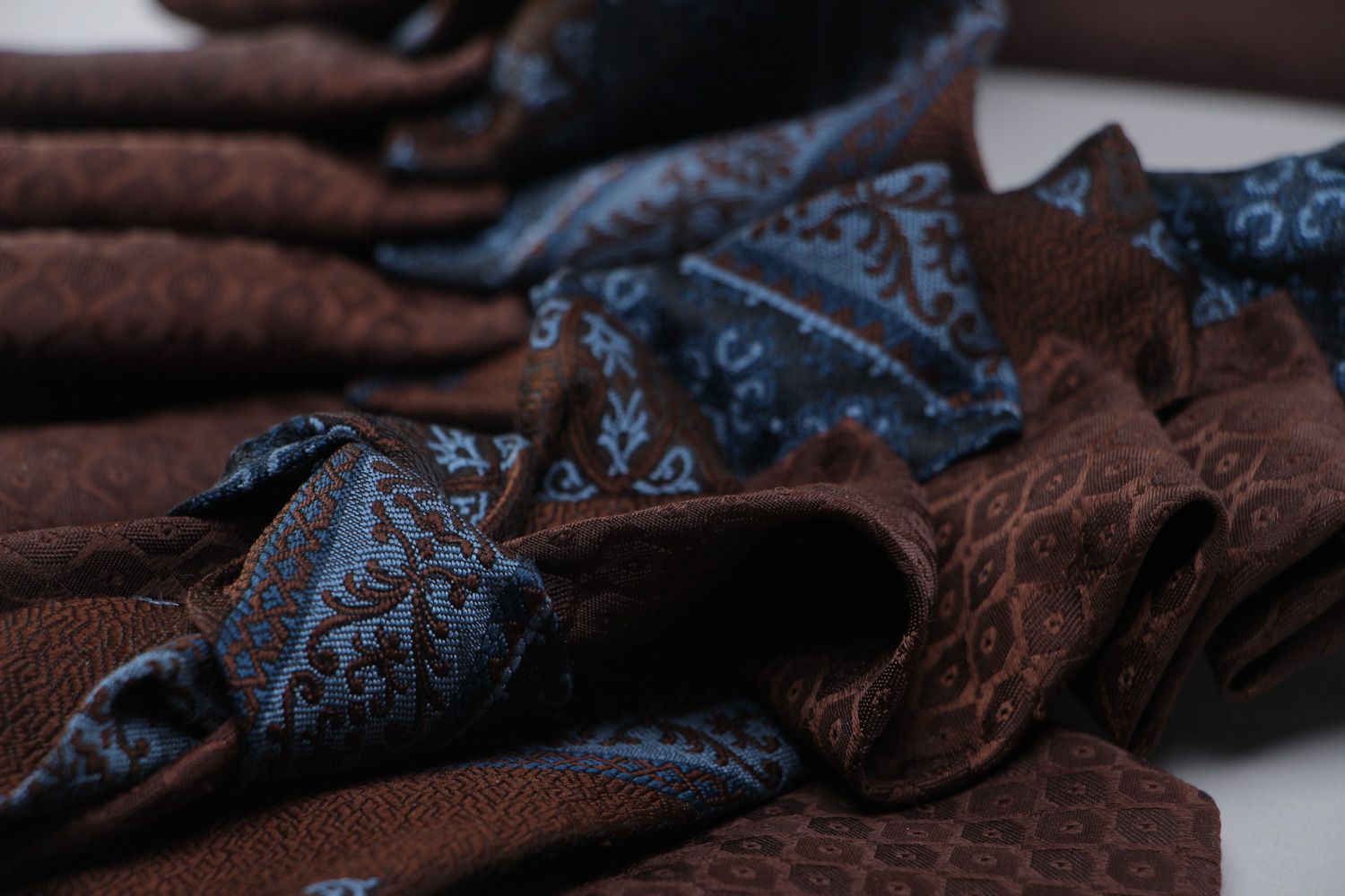 Collier original de cravates en satin et soie fait main brun bijou femme photo 4