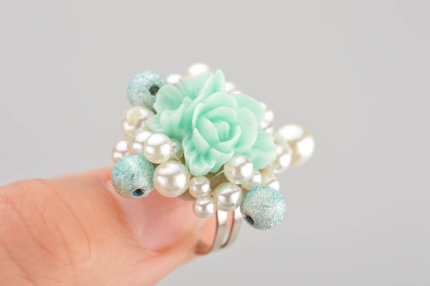 Minzgrüne Rose Ring aus Glasperlen und Perlen regulierbar handmade Schmuck  foto 3
