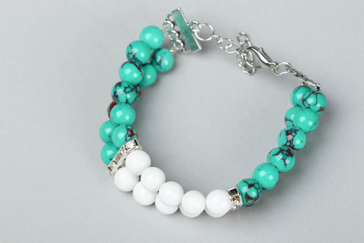 Clay bracelet with green turquoise and white agate photo 1