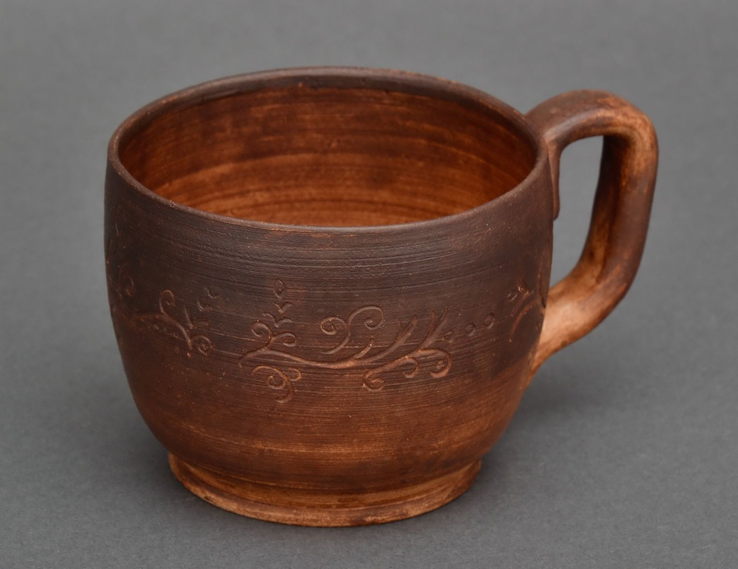 Red clay not glazed drinking cup with handle and no pattern photo 3
