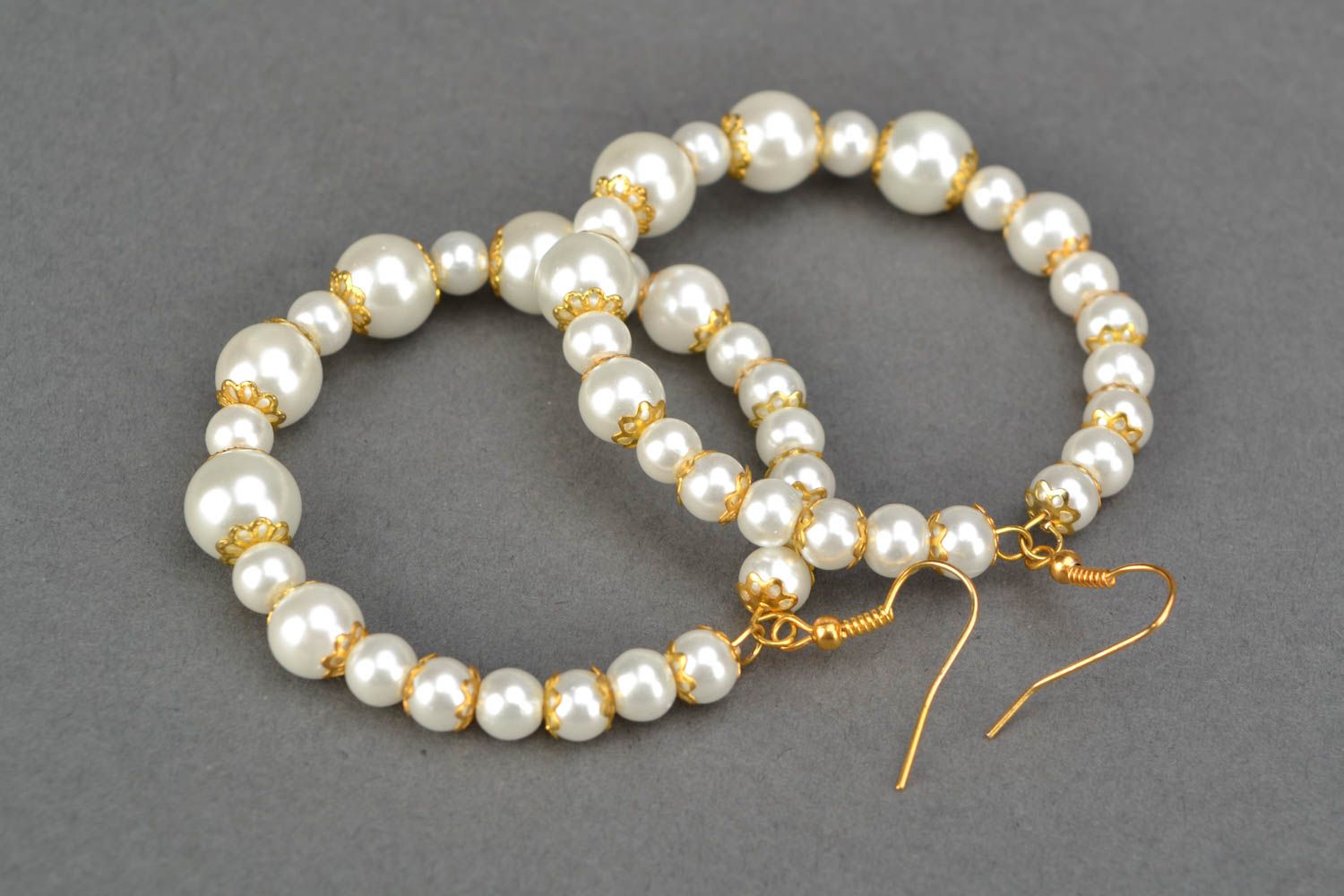 Pearl-like bead hoop earrings photo 4
