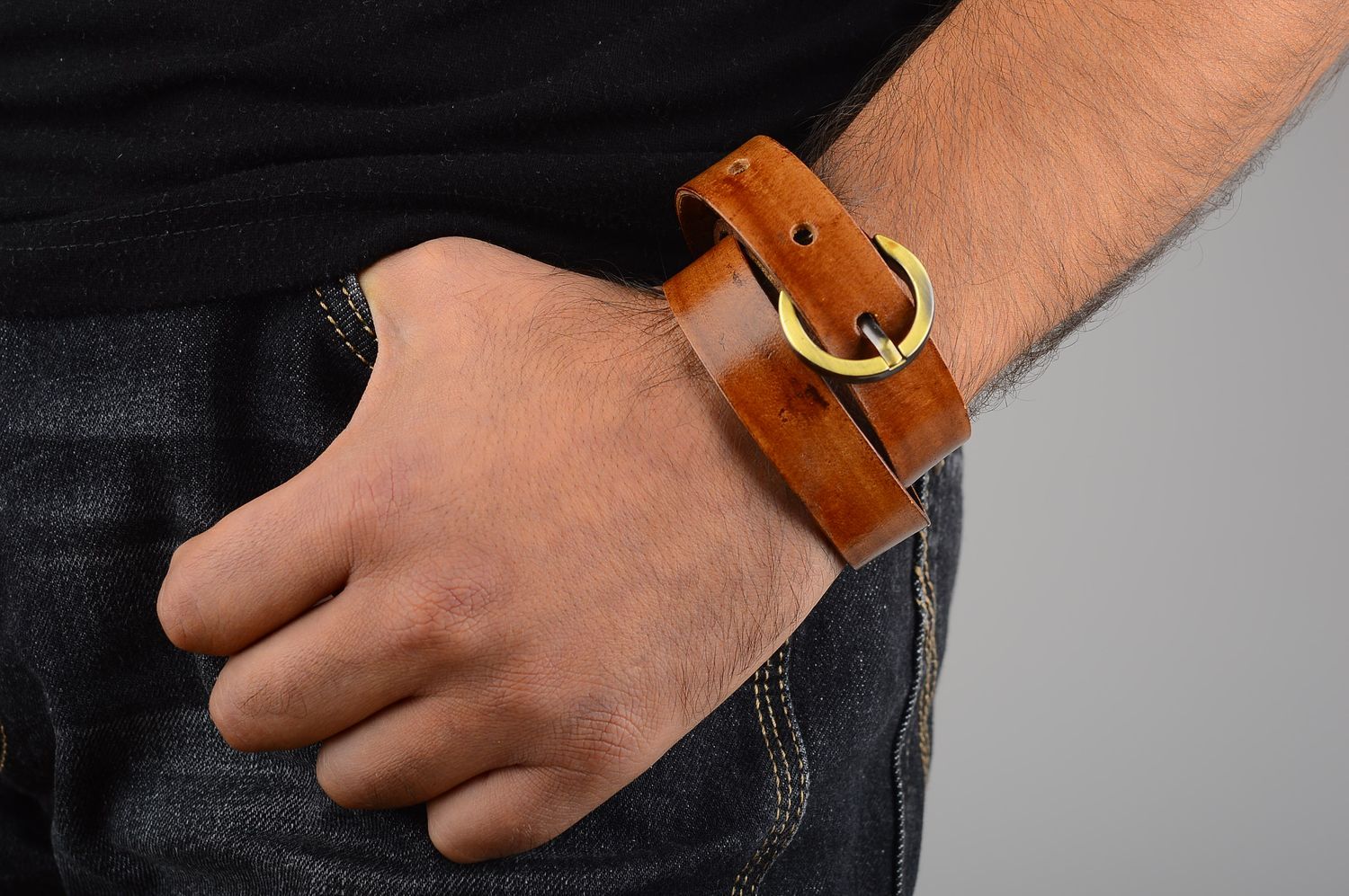 Bracelet en cuir marron Bijou fait main Accessoire homme design de créateur photo 1