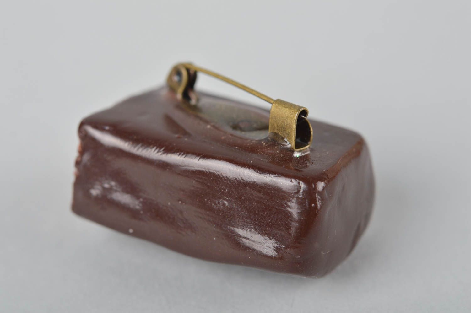 Broche originale faite main Accessoire femme barre chocolatée Petit cadeau photo 2