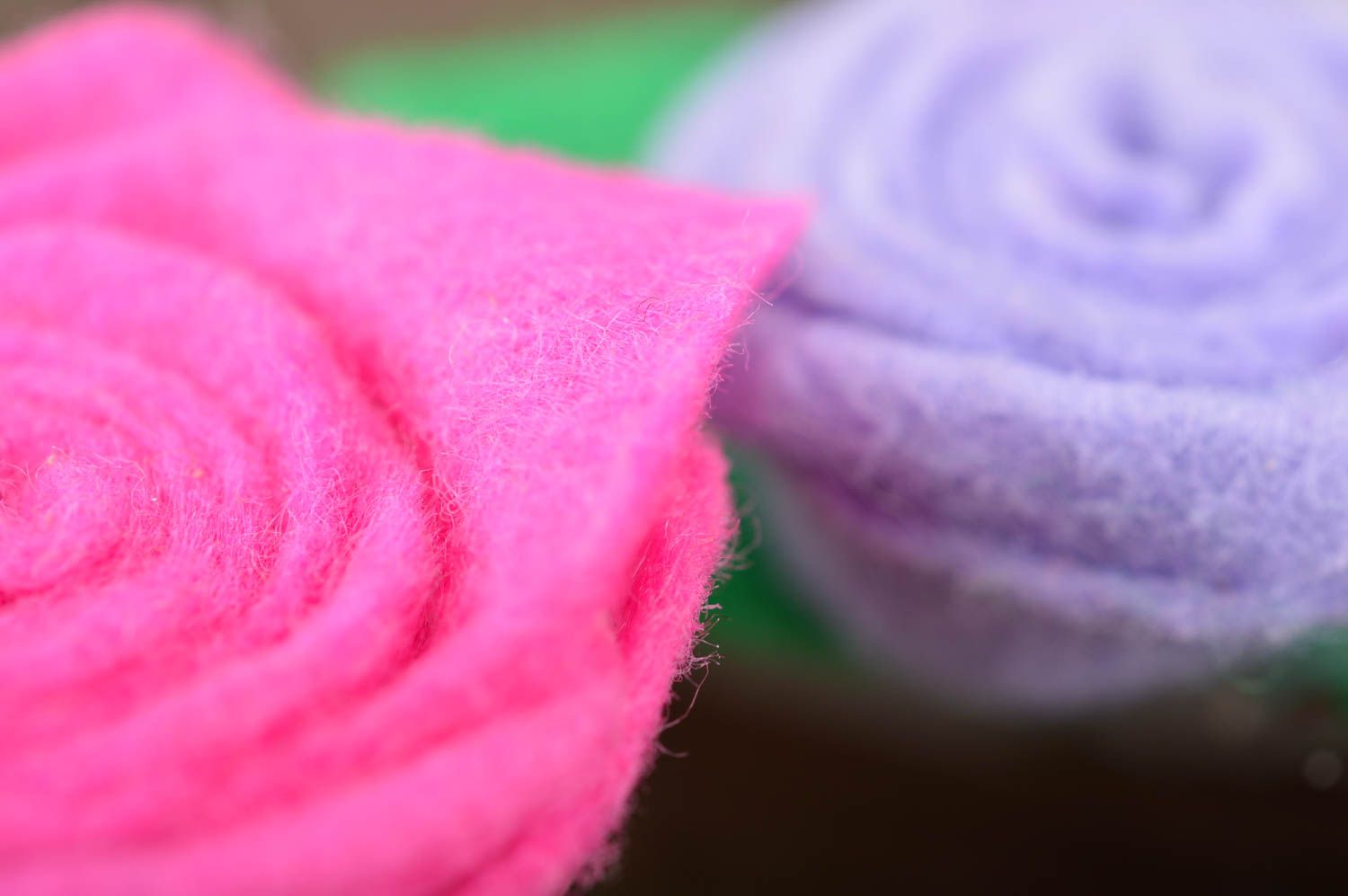 Фетровые заколки для волос в виде цветков набор 2 штуки ручной работы Розы фото 5