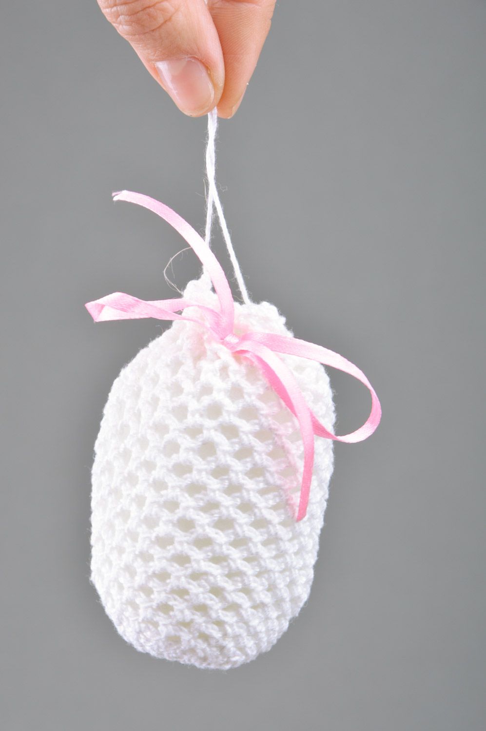 Handmade decorative white lacy crochet bag for Easter egg with bow photo 3