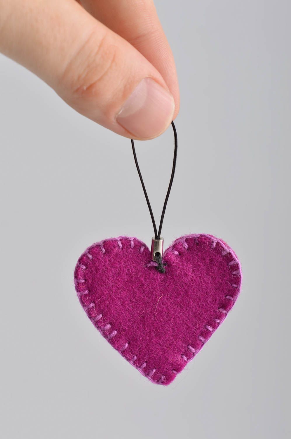 Подарок ручной работы брелок на телефон брелок для ключей розовое сердечко фото 5