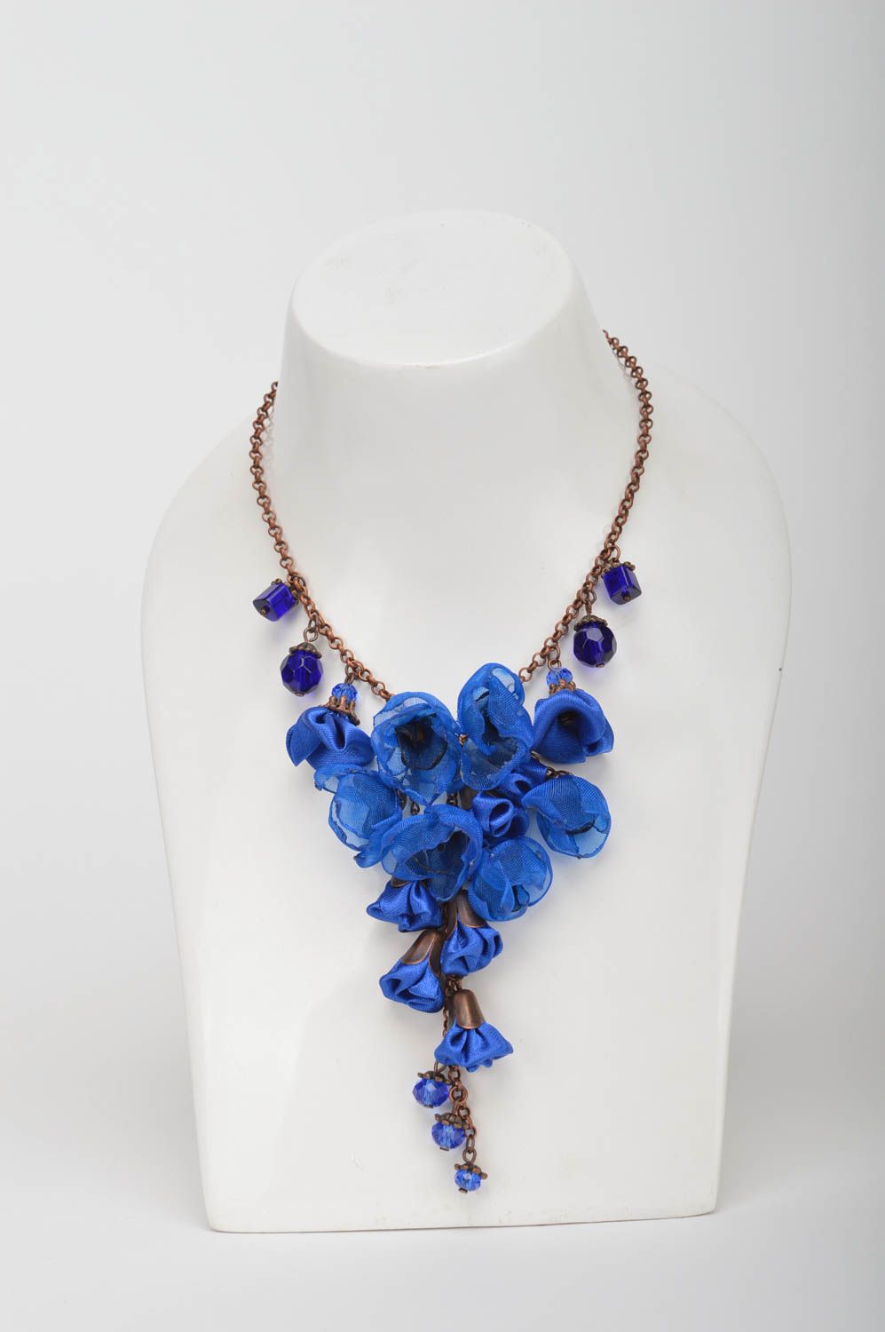 Collier fantaisie Bijou fait main fleurs bleues tissu chaîne Accessoire femme photo 1