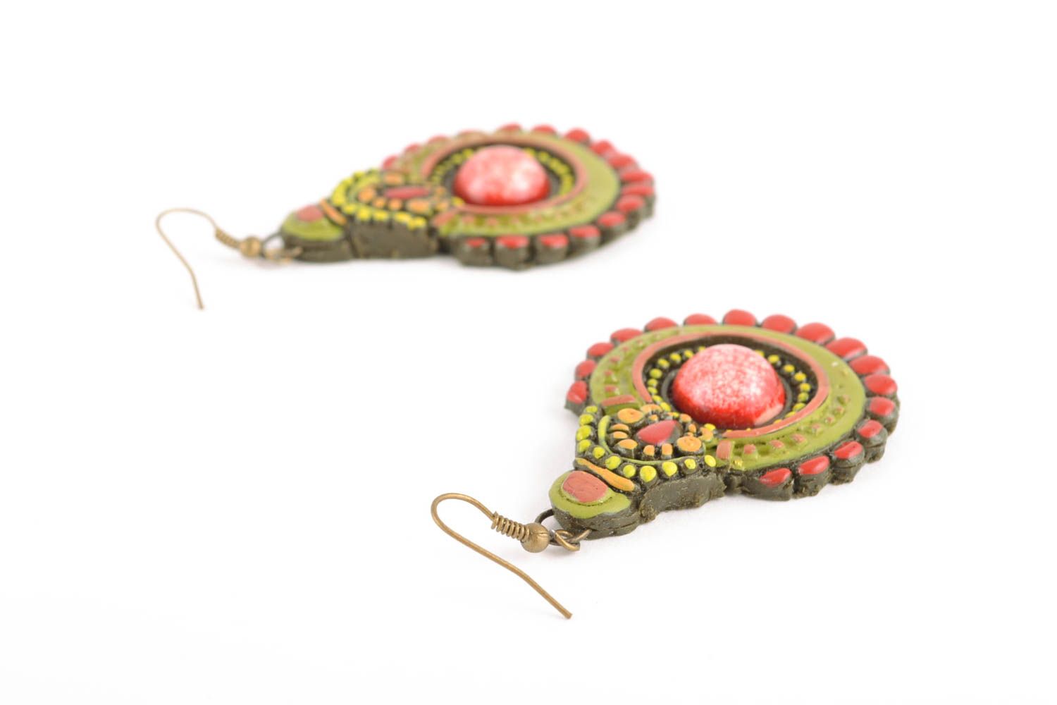 Boucles d'oreilles ethniques rose beige en pâte polymère originales faites main photo 5