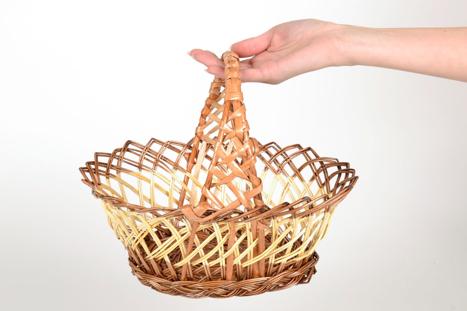 Woven basket with handle  photo 5