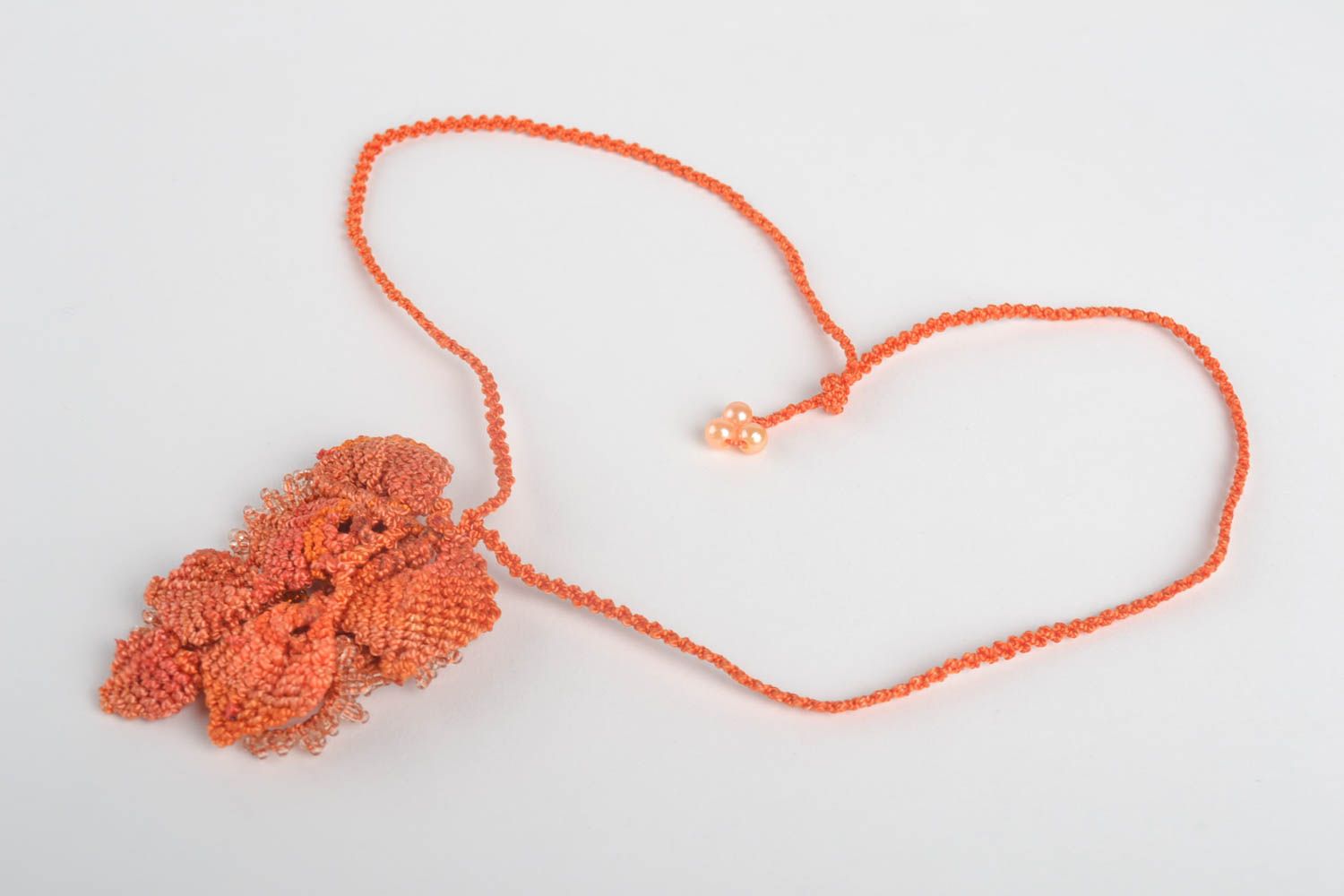 Pendentif macramé Bijou fait main orange fils perles rocaille Cadeau pour femme photo 2