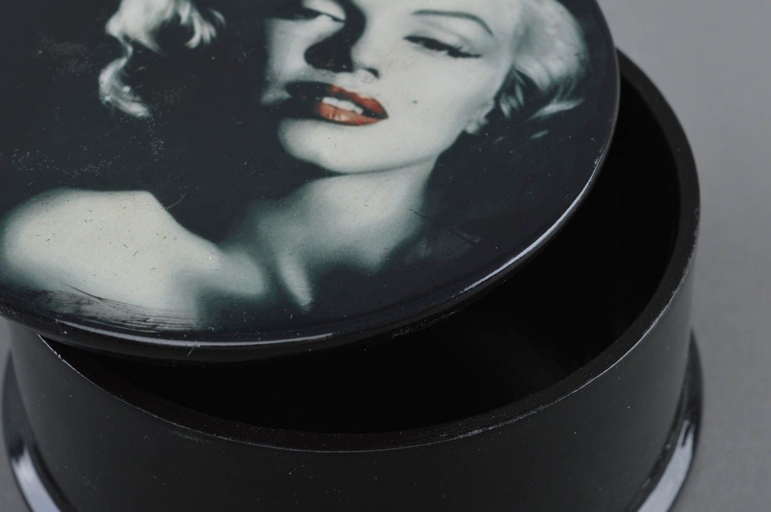 Boîte à bijoux fait main Coffret rond noir avec portrait Décoration maison photo 3