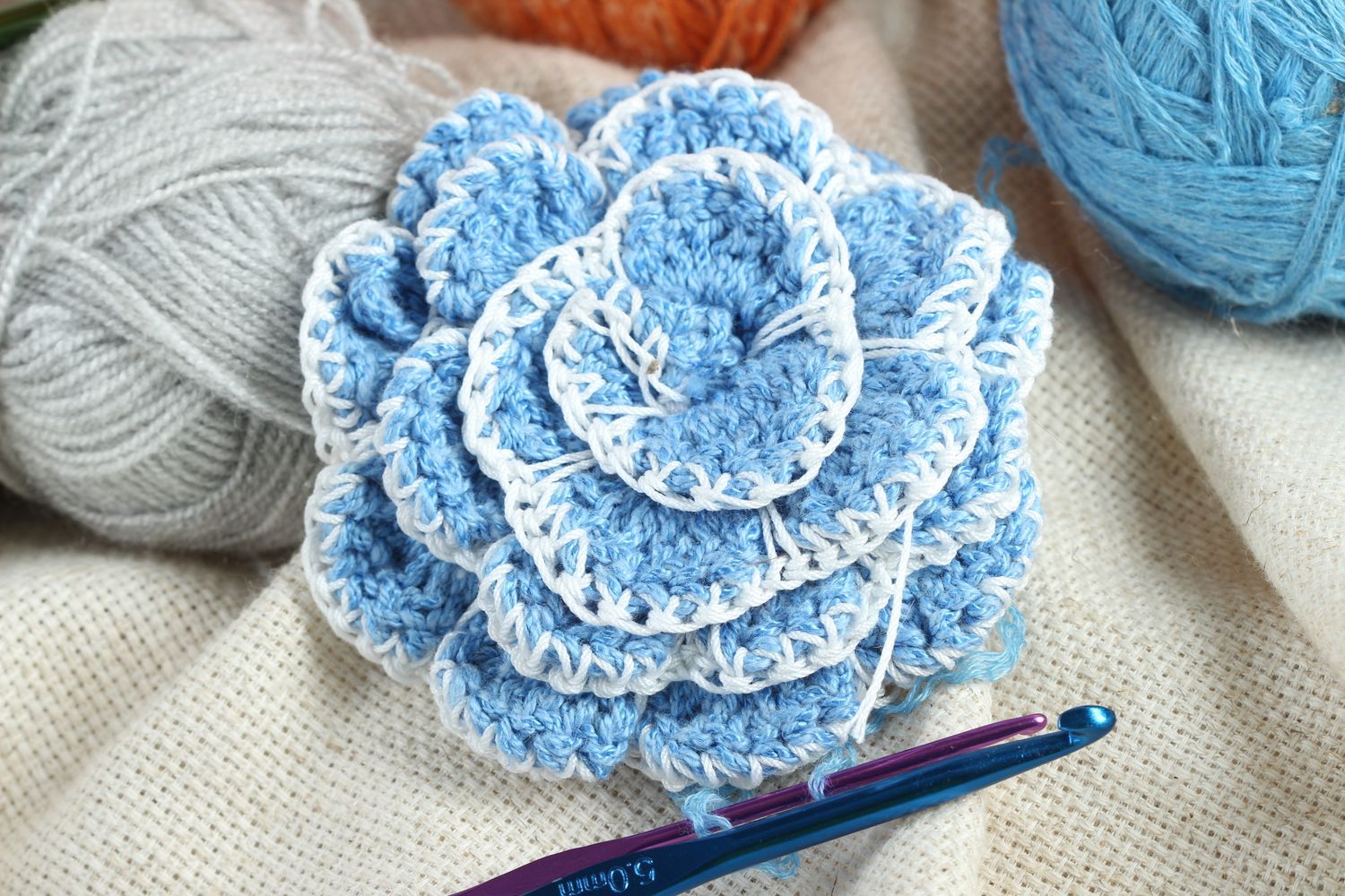 Handmade crocheted flower for jewelry making art supplies crochet brooch photo 1