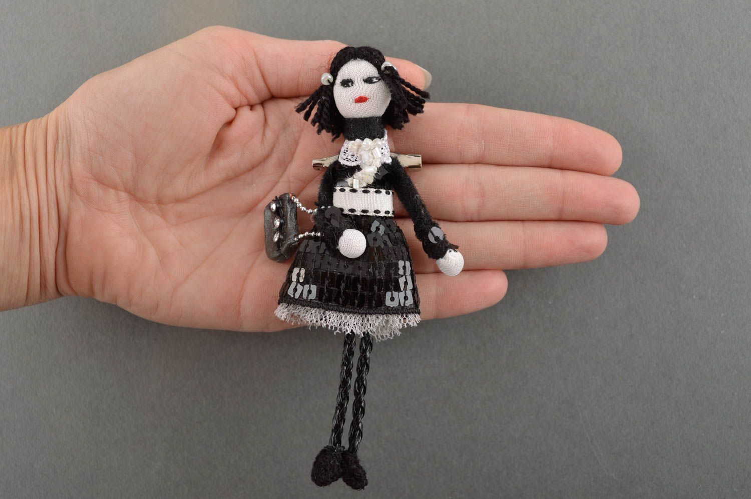Брошь ручной работы авторское украшение текстильная брошь кукла красивая фото 1