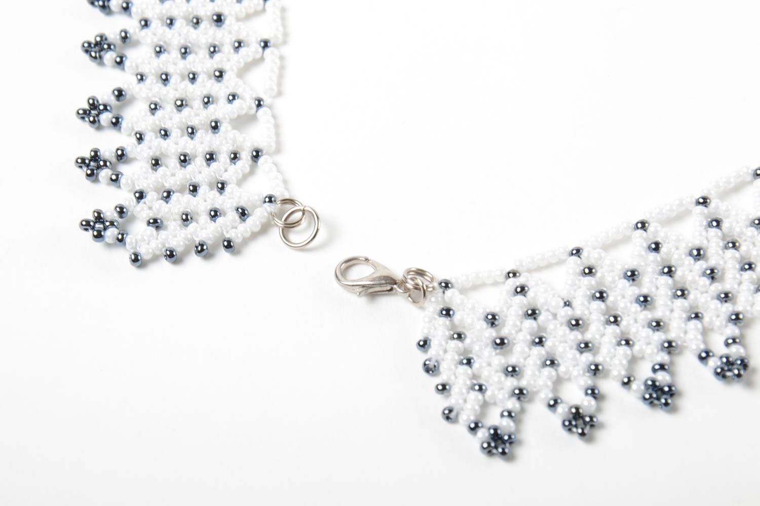Gros collier tissé Bijou fait main Cadeau femme blanc en perles de rocaille photo 4