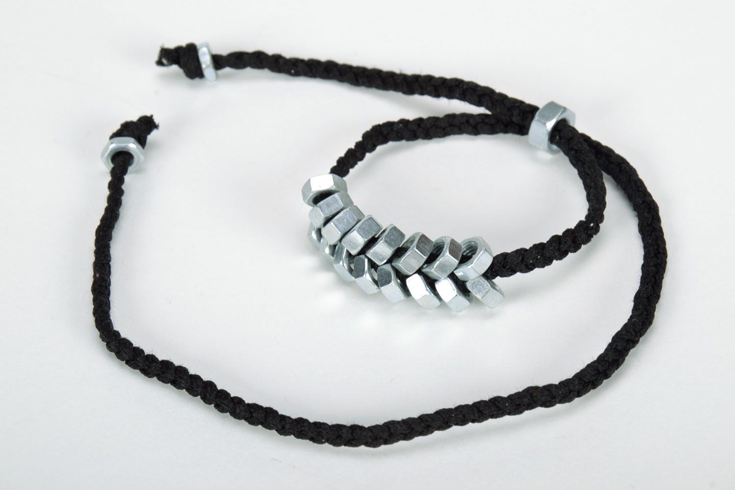 Bracelet tressé en cordon synthétique avec écrous photo 3