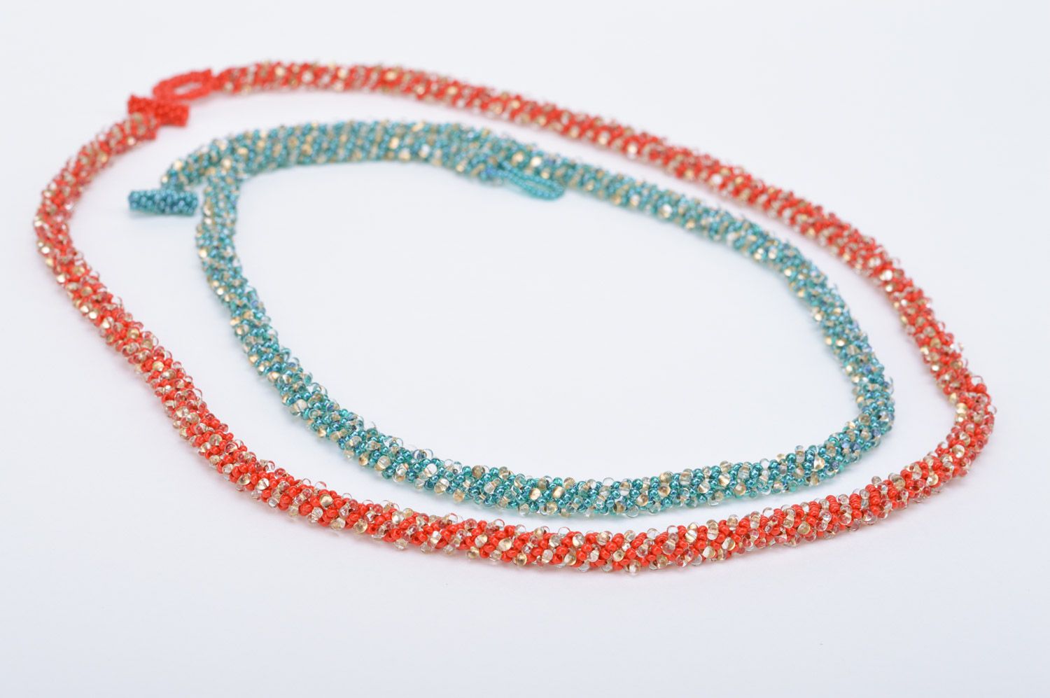 Colliers faits main originaux en perles de rocailles bleu et rouge tressés photo 2