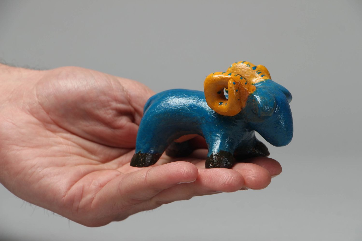 Statuette en céramique décorative faite main originale petite Mouton bleu photo 3
