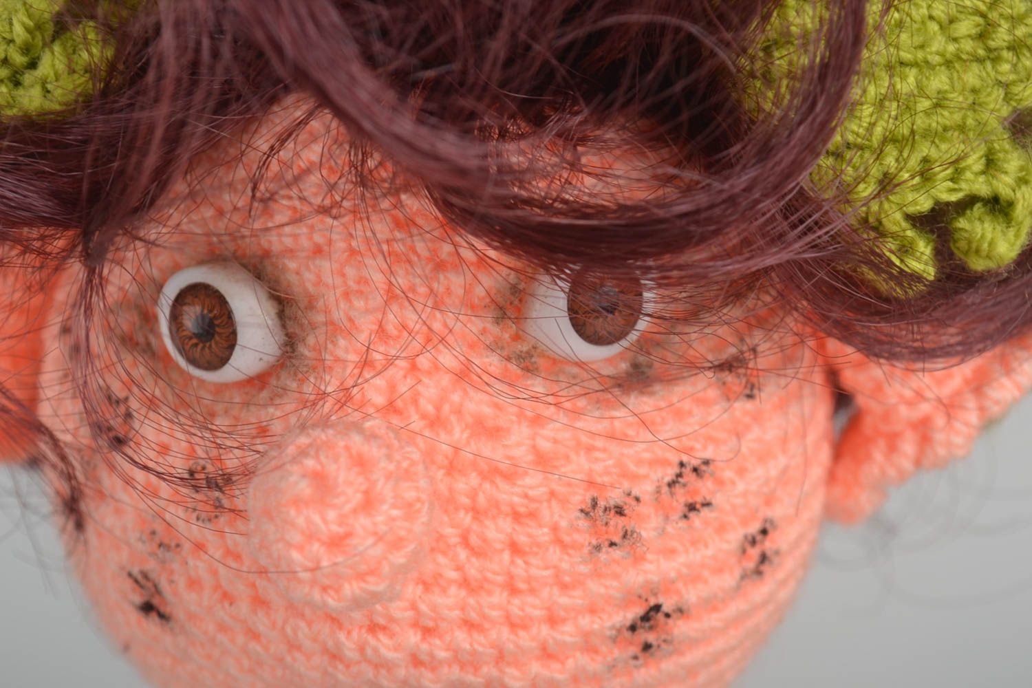 Jouet tricoté au crochet Peluche faite main Cadeau enfant forme de garçon-troll photo 2
