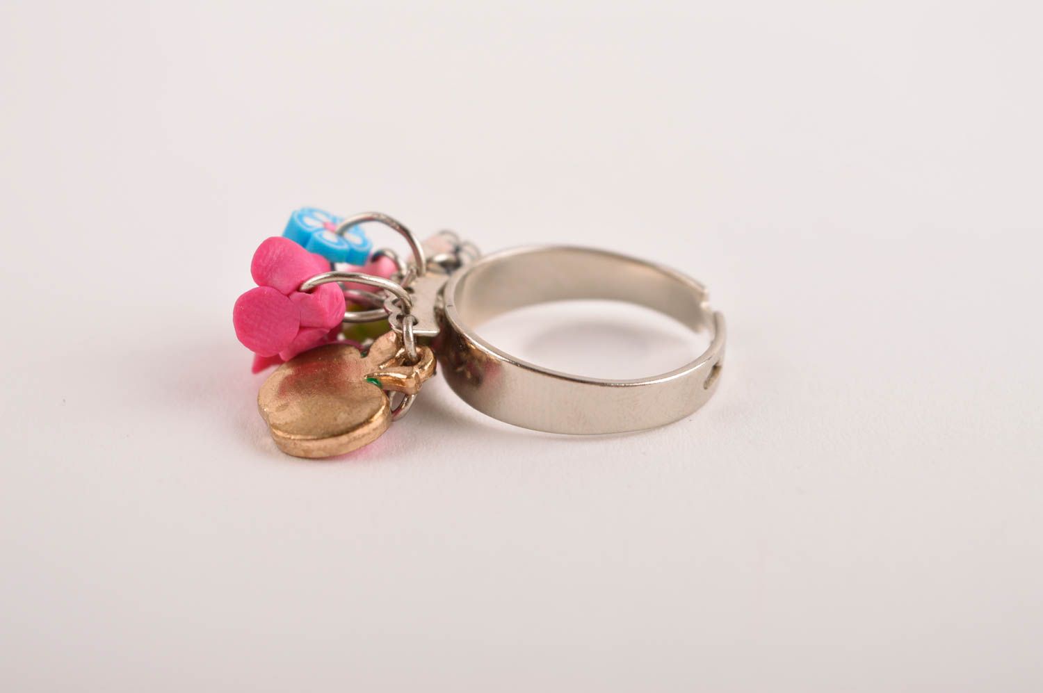 Украшение из полимерной глины кольцо ручной работы украшение кольцо с подвесками фото 3