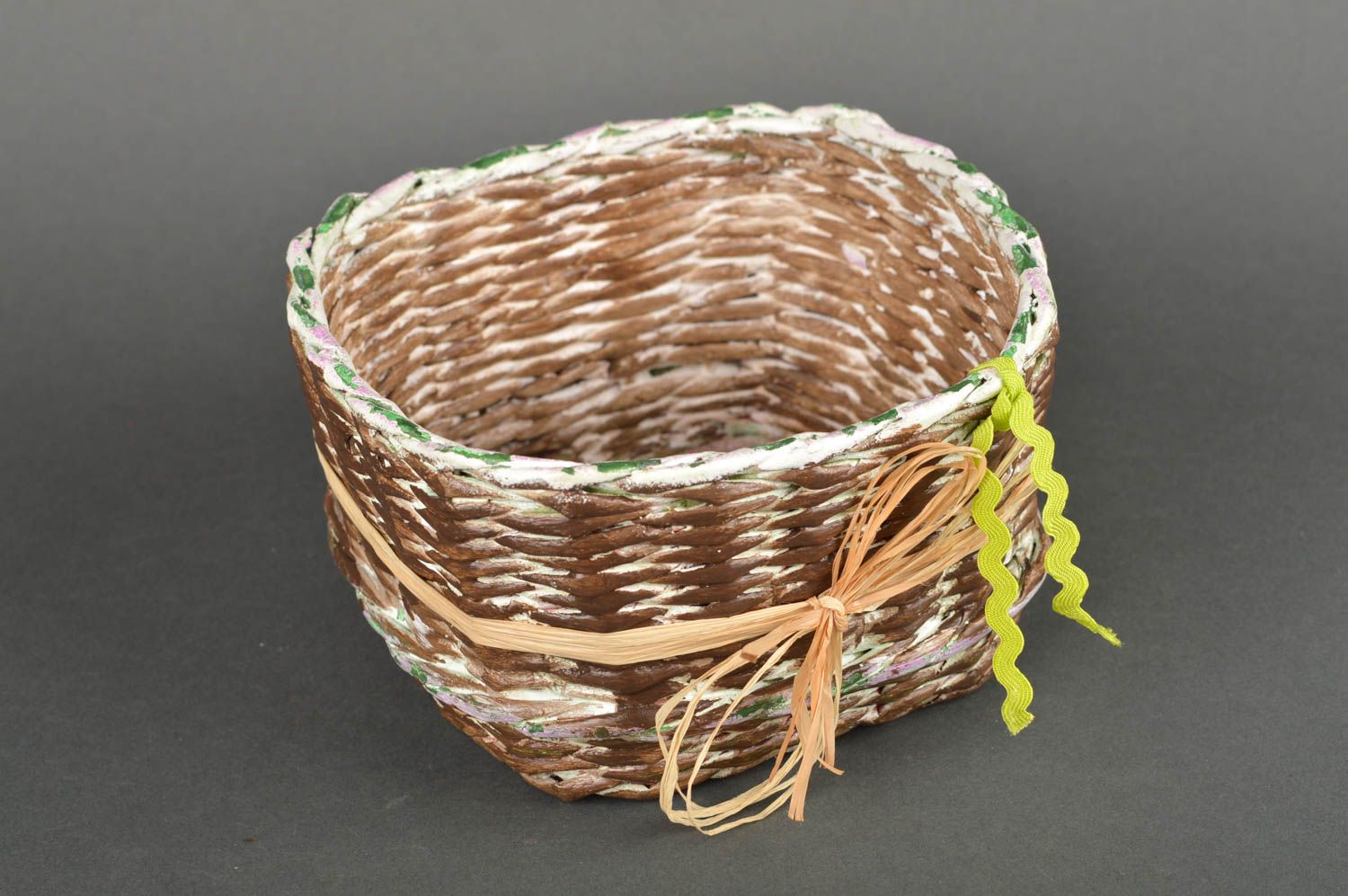 Nice handmade paper basket woven newspaper basket interior decorating ideas photo 5