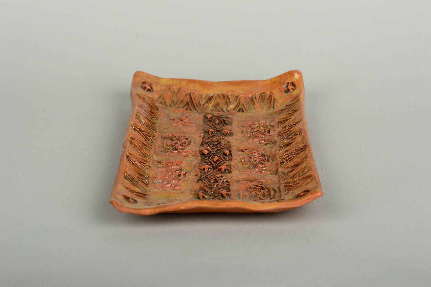 Керамическая тарелка хэнд мэйд глиняная посуда расписная тарелка с узорами фото 3