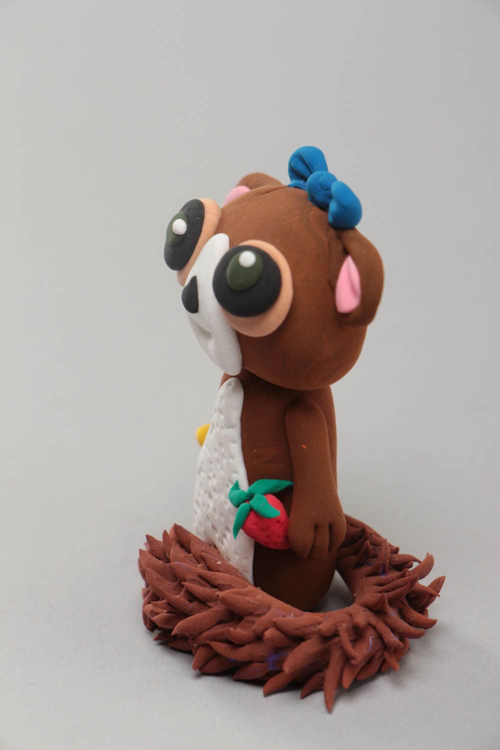 Figurine décorative en pâte polymère lémur fille avec noeud faite main originale photo 3
