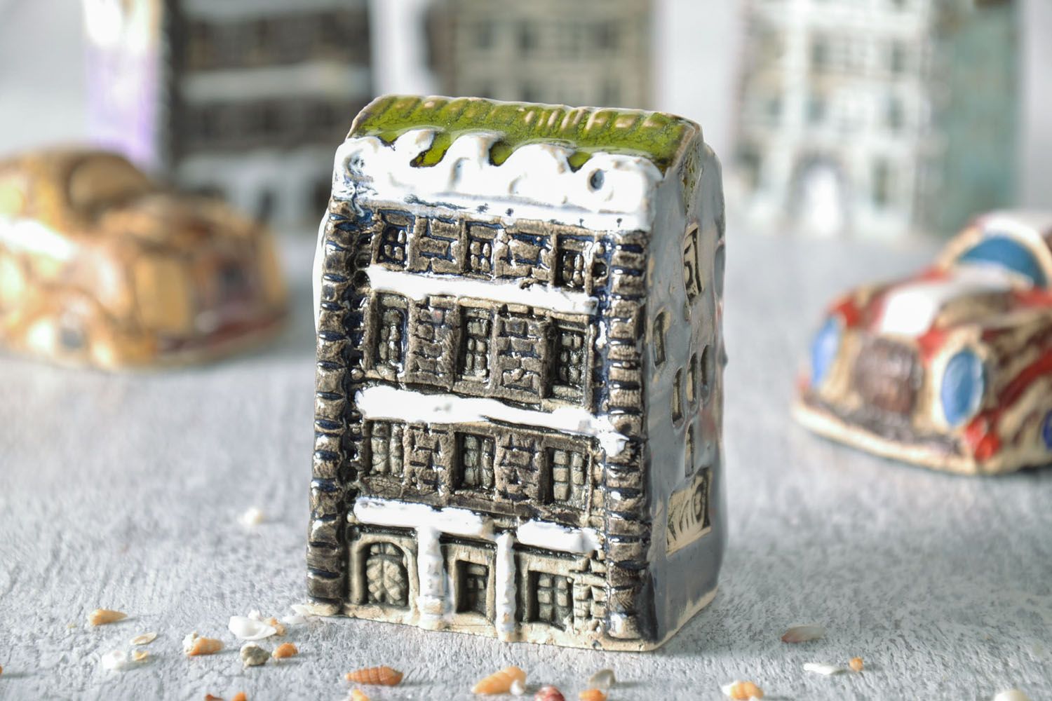 Maisonnette miniature céramique décorative faite main Maison avec toit vert photo 1