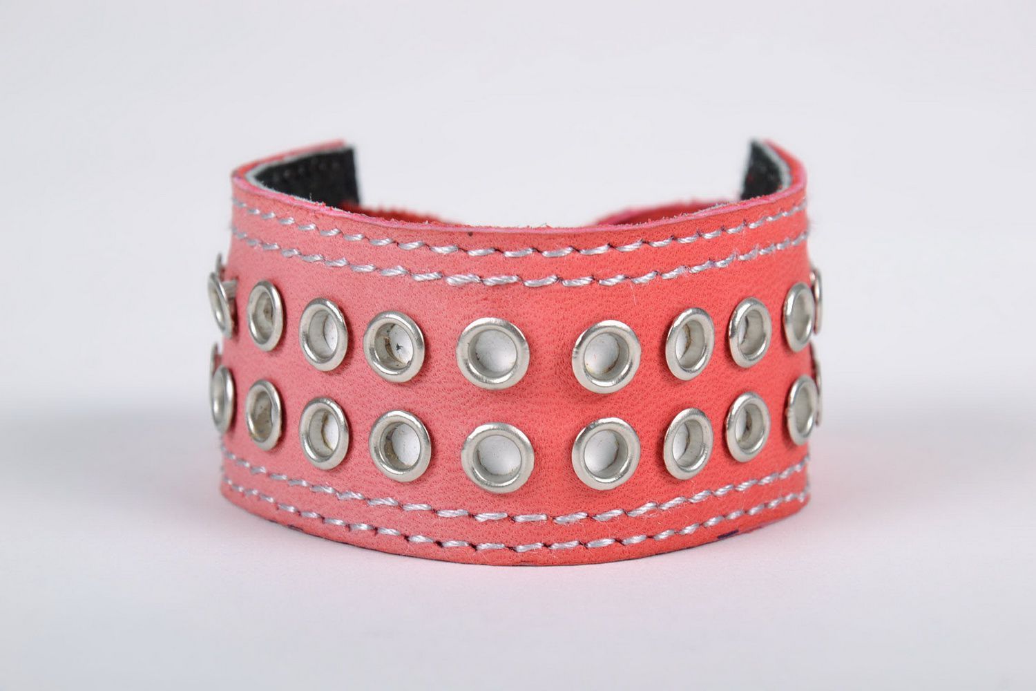 Wide pink leather bracelet with rivets photo 2