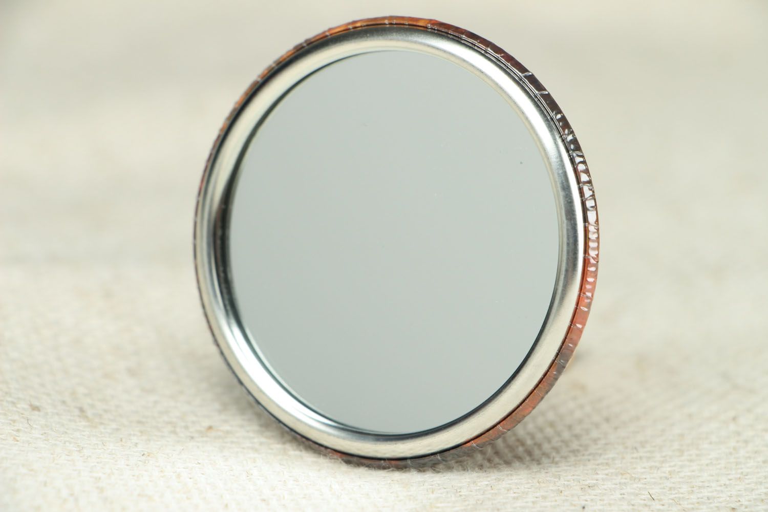 Small round mirror photo 3