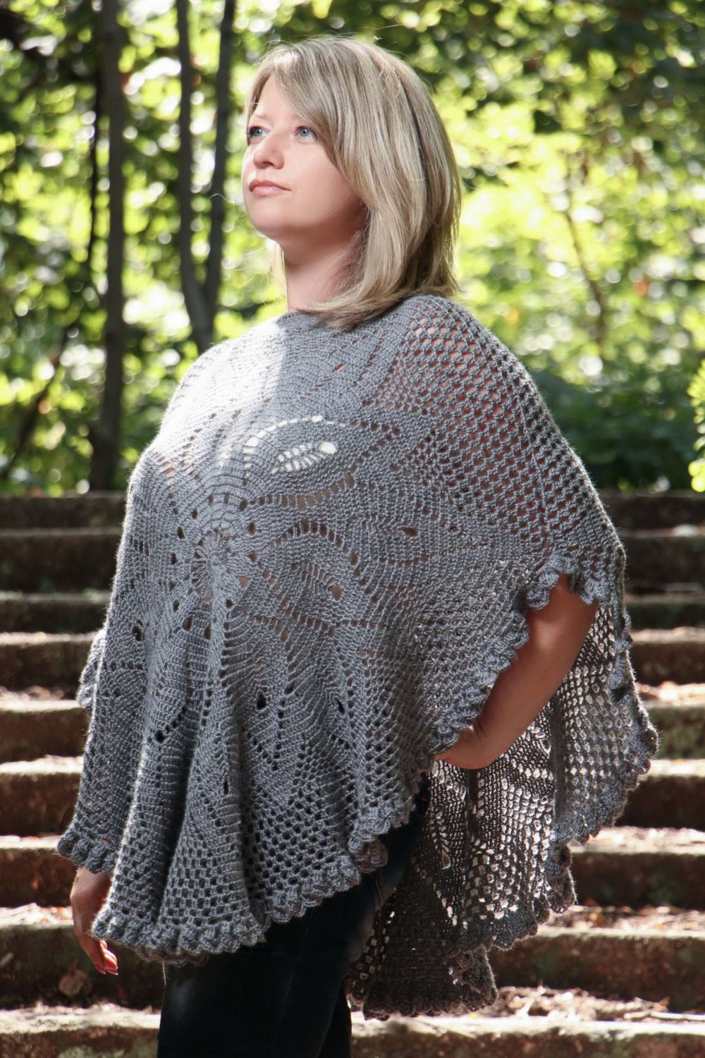 Poncho tricot en laine grise pour femme photo 2