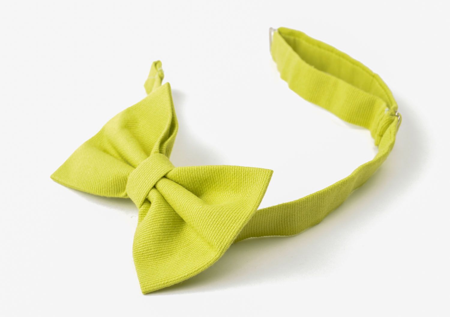 Corbata de lazo para traje de color oliva foto 3