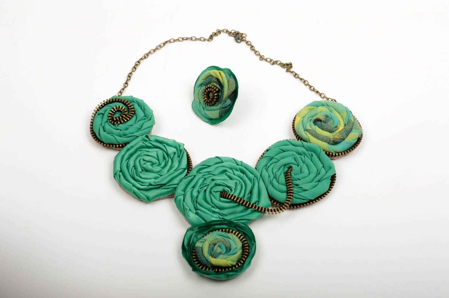 Juego de bisutería artesanal collar original y anillo de moda de color verde foto 2