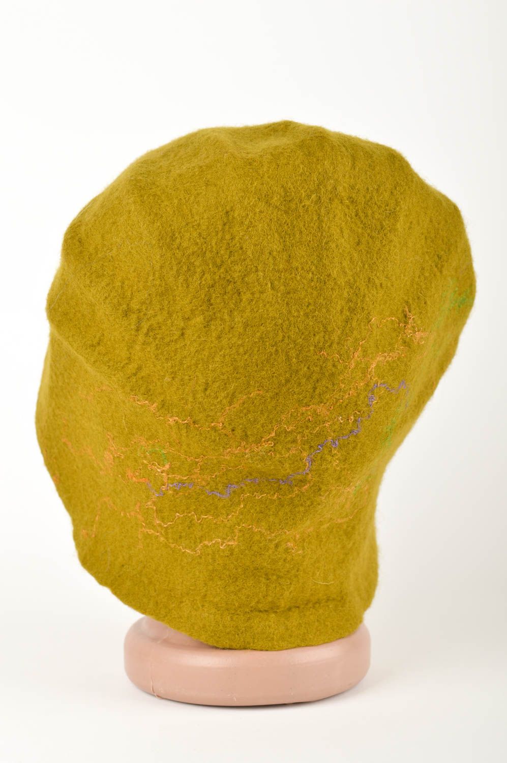 Головной убор ручной работы валяная шапка оливковая авторская шерстяная шапка фото 5