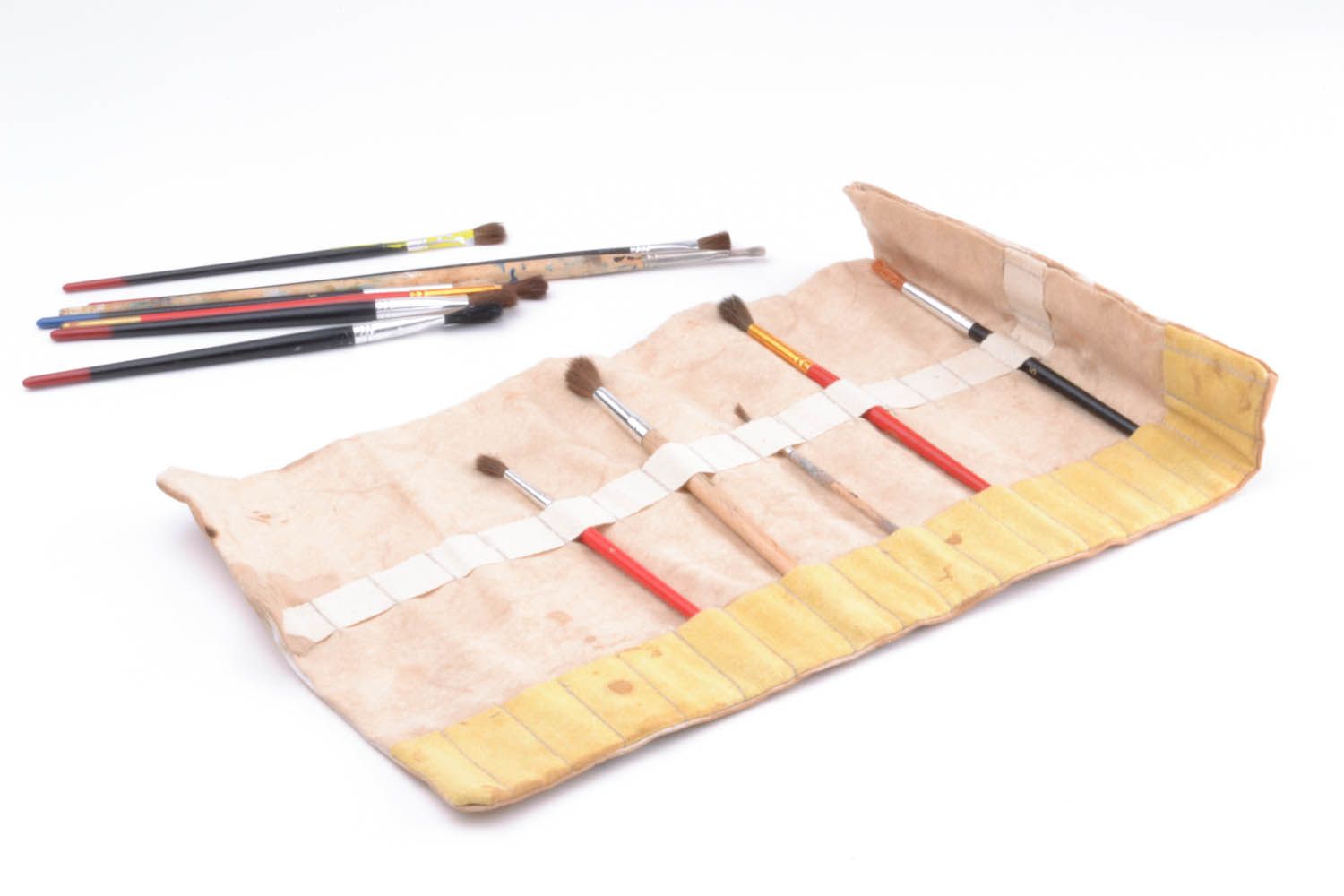 Pencils and paint brushes case  photo 1