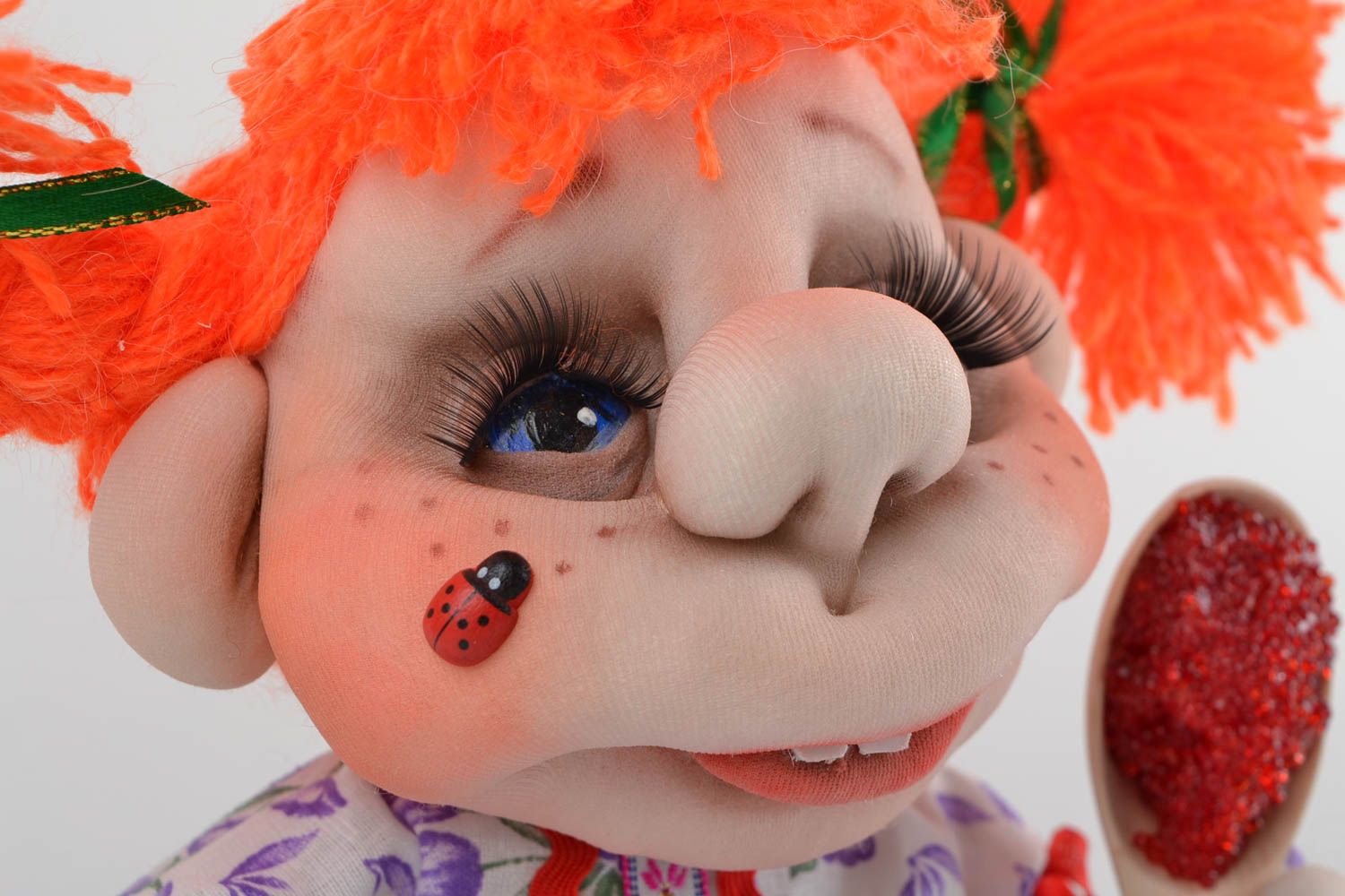 Игрушка кукла из капрона девочка с ложкой небольшая с рыжими волосами хэнд мейд фото 3
