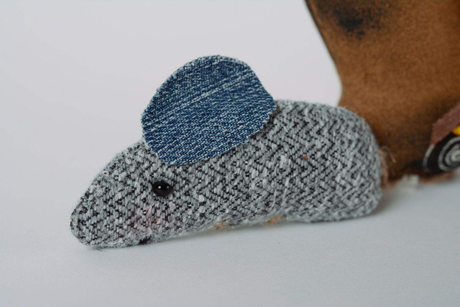 Peluche en tissu de lin faite main originale décorative chat avec souris photo 3